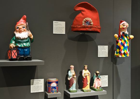 Von Kasperle und Gartenzwerg. Wer weiß heute, dass der gute deutsche Gartenzwerg seine Wurzeln in der Türkei hat? © Badisches Landesmuseum Karlsruhe