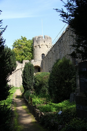 Kirchhofmauer mit Eckrondell
