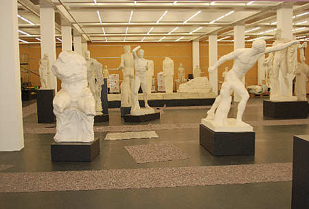 Die Gipsabg�sse der Arch�ologischen Sammlung am 12. Oktober beim Einzug in den Herderbau. Bild: Uni Freiburg