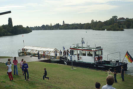 Schwimmendes Klassenzimmer -on Fichen und Frachtern
