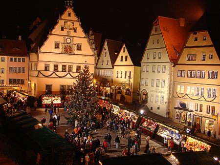 Rothenburger Reiterlesmarkt in abendlicher Adventsstimmung. � Rothenburg Tourismus Service