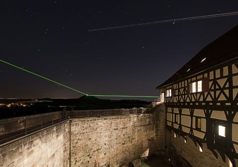 Die Laserskulptur von Walter Giers verband Wscherschloss (im Bild) mit dem Hohenstaufen und Kloster Lorch