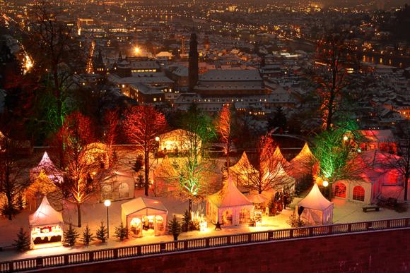 Heidelberg, Schloss-Weihnachtsmarkt auf der St&uuml;ckgartenterrasse. Bild: SSG