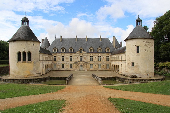 Schloss von Bussy-Rabutin von der Vorderseite