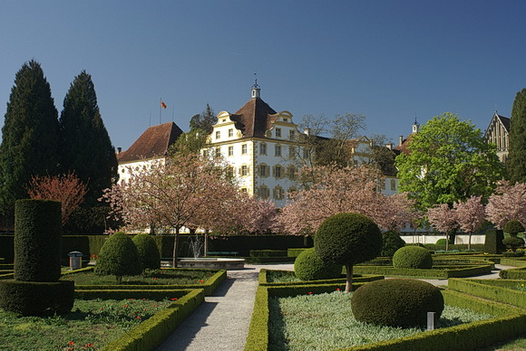 Schloss Salem - Pr&auml;latur vom Garten aus gesehen