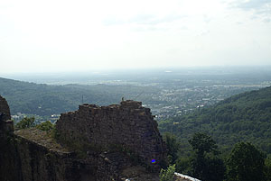Blick von der Ruine Hohenbaden in die Rheinebene