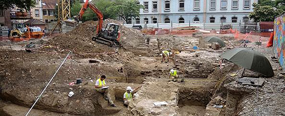 Arbeiten an der Grabung im Cour de Lorraine, Mulhouse