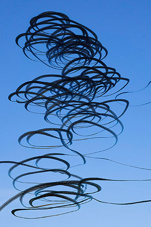 AIRLINES - Flugspuren von Dohlen (links) und Schwarzmilanen (unten). Foto: Iskiographie Lother Schiffler.