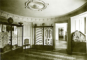 Ausstellung archäologischer Funde, antike Keramik bis badische Frühgeschichte, herrschaftlich ausgestattete Räume, vor dem 2. Weltkrieg 