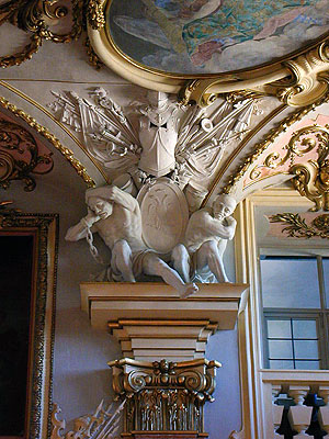 Stuckdekoration im Ahnensaal des Residenzschlosses: Gefangene osmanische Krieger