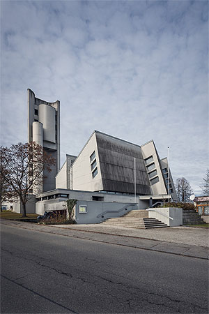 Rottweil, Kirche Auferstehung Christi, Außen- und Innenansicht. Foto: LAD