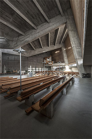 Rottweil, Kirche Auferstehung Christi, Außen- und Innenansicht. Foto: LAD