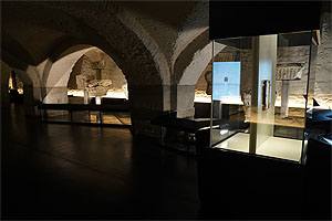 Ausstellung im Gewölbekeller (© Stiftsbibliothek St.Gallen, Fotograf: Chris Oswald / www.chrispix.ch)