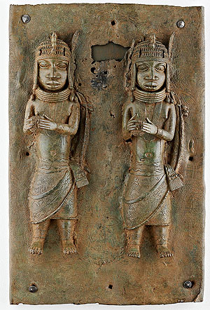Relief-Platte, Königreich Benin, Nigeria, 16.-17. Jh., Museum Natur und Mensch – Städtische Museen Freiburg, Foto: Axel Killian