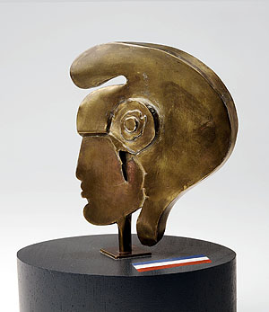 Der in Speyer lebende und international bekannte Künstler Wolf Spitzer (*1940) hat diese Marianne 1997 als Denkmal für Speyer entworfen, um nach dem Abzug der französischen Militärs und ihrer Familien an die Verbundenheit von Deutschen und Franzosen zu erinnern. Eine Umsetzung des Entwurfs scheiterte bisher aus Kostengründen. Bildnachweis: Leihgabe Wolf Spitzer, Speyer. Foto: Peter Haag-Kirchner, HMP Speyer