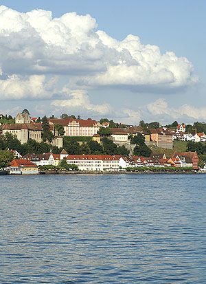 Meersburg, Panorama der Seeseite mit Burg und Neuem Schloss. Foto: kulturer.be