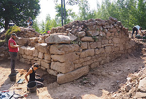 Mauern der Befestigung auf dem Purpurkopf. Foto: AA