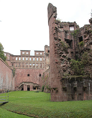 Schloss Heidelberg, Hirschgraben mit Artillerierondell "Seltenleer" und Nordwall . Foto: kulturer.be