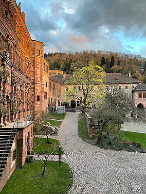 Schloss Heidelberg, Blick von den Arkaden des Gläsernen Saalbaus in den Schlosshof zu den Wirtschaftsbauten. Foto: kulturer.be
