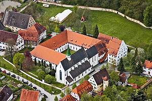 Kloster Heiligkreuz, Luftaufahme. Foto: Achim Mende, ssg