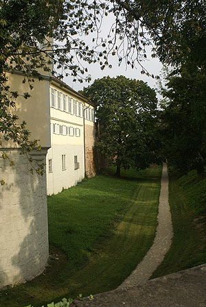 Schloss Kirchheim, Ansicht mit Graben. Foto: kulturer.be