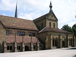 Kloster Maulbronn, Frontansicht mit Paradies. Foto: kulturer.be