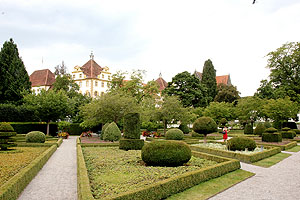 Schloss Salem, Schlossgarten mit Prälatur. Foto: kulturer.be