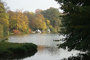 Schlossgarten Schwetzingen im Herbst: Wiesentälchen vom Tempel der Waldbotanik aus gesehen, Foto: kulturer.be