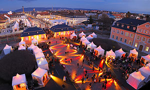 Schwetzingen, Weihnachtsmarkt vor dem Schloss und auf dem Schlossplatz. Foto: Tobias Schwerdt /SSG