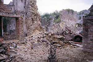 Ruinen von Oradour sur Glane, bis heute als Ruinenstätte und Mahnmal bewahrt. Foto: kulturer.be