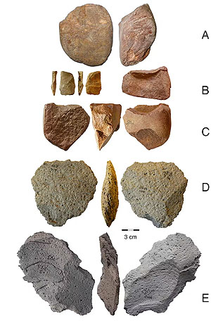 1,4 Millionen Jahre alt sind diese Steinwerkzeuge aus Korolevo, die Archäologen unserem frühesten Vorfahren - dem Homo erectus - zuordnen. Bild: Tschechische Akademie der Wissenschaften