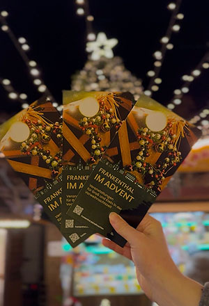 Präsentation des aktuellen Flyers der Stadt Frankenthal zu den Advents-Veranstaltungen