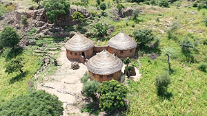 Luftaufnahme der Durchgangshütten Diy-Gid-Biy, Kamerun
