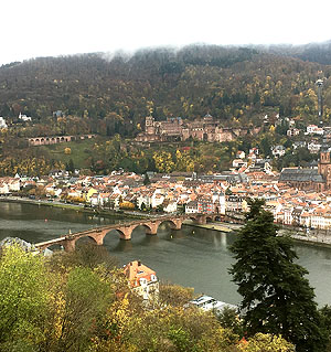 Ansicht von Schloss und Stadt vom Philosophenweg aus.