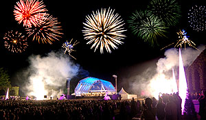Schlossgarten Schwetzingen, Showbühne mitr Feuerwerk.