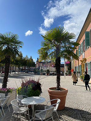 Schlossplatz Schwetzingen, ein Ort der Begegnung und des Genusses.