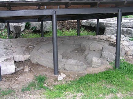 Forum Romanum, Lacus Curtius
